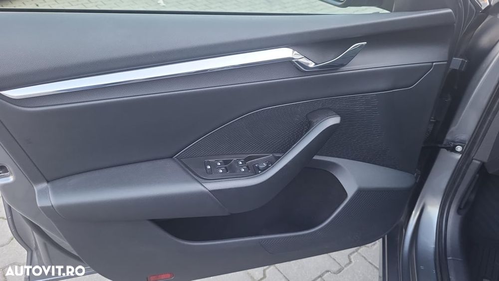 Skoda Octavia Combi 2.0 TDI DSG Style - 19