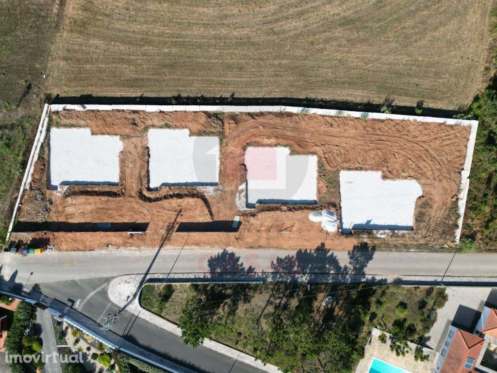 Moradia estilo contemporâneo na encosta da Lagoa de Obidos - Grande imagem: 2/24