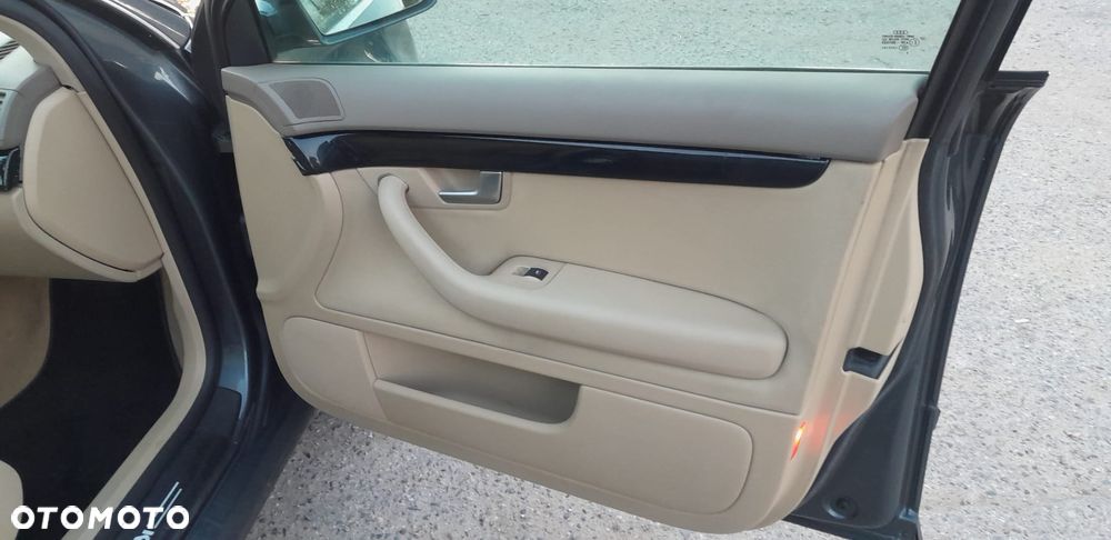 Audi A4 Limousine - 26