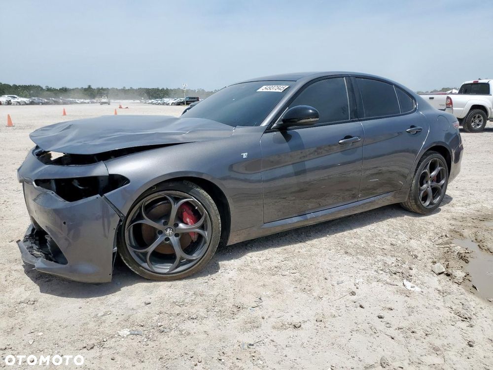 Alfa Romeo Giulia 2.0 Turbo 16V AT8-Q4 Intensa - 1