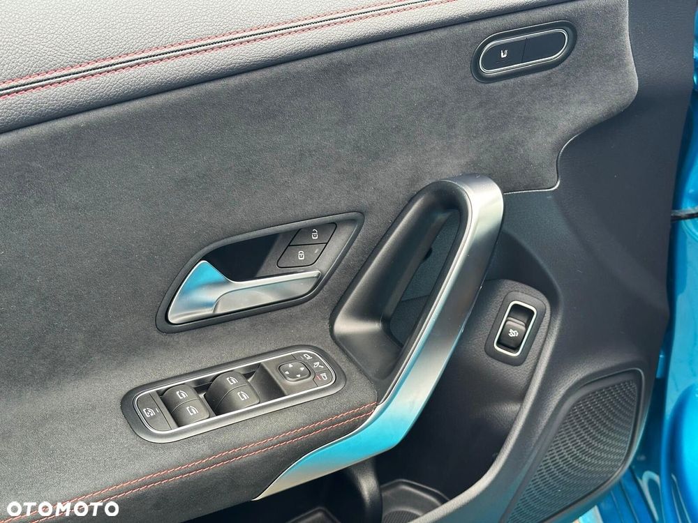 Mercedes-Benz CLA - 13