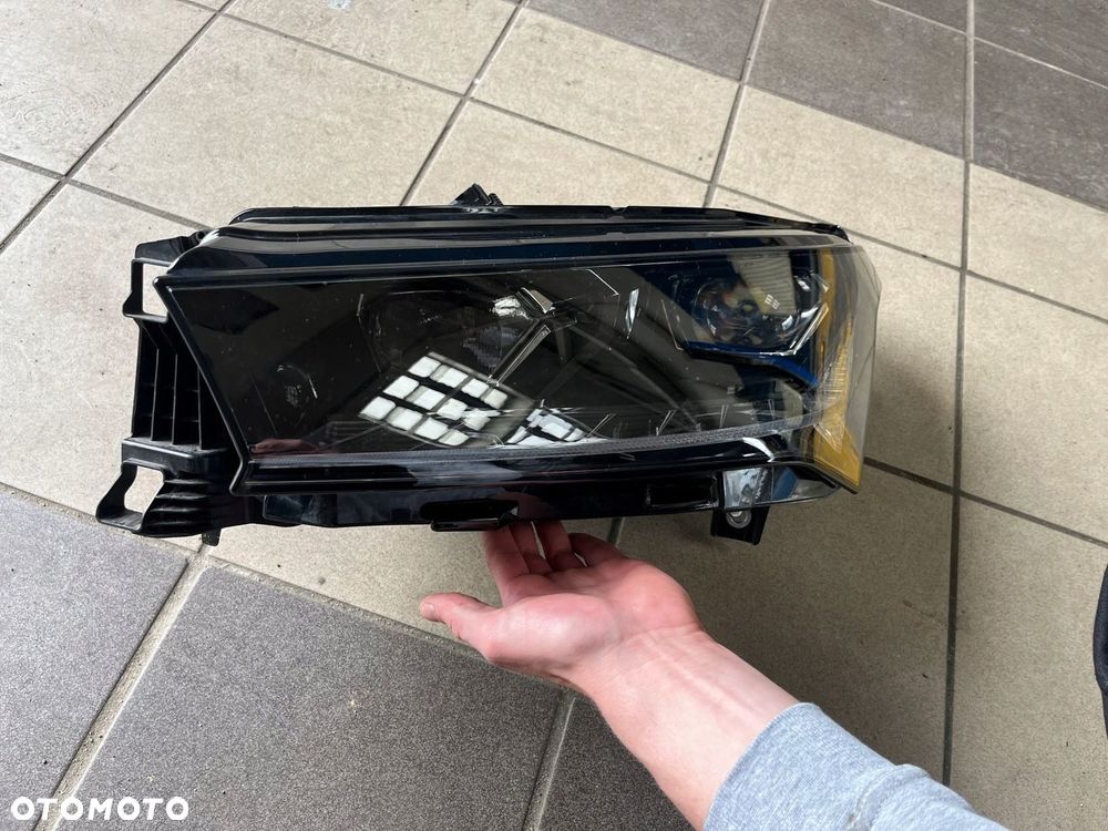 Lampa lewa przednia SKODA ENYAQ CRYSTAL LIGHTNIG - 1