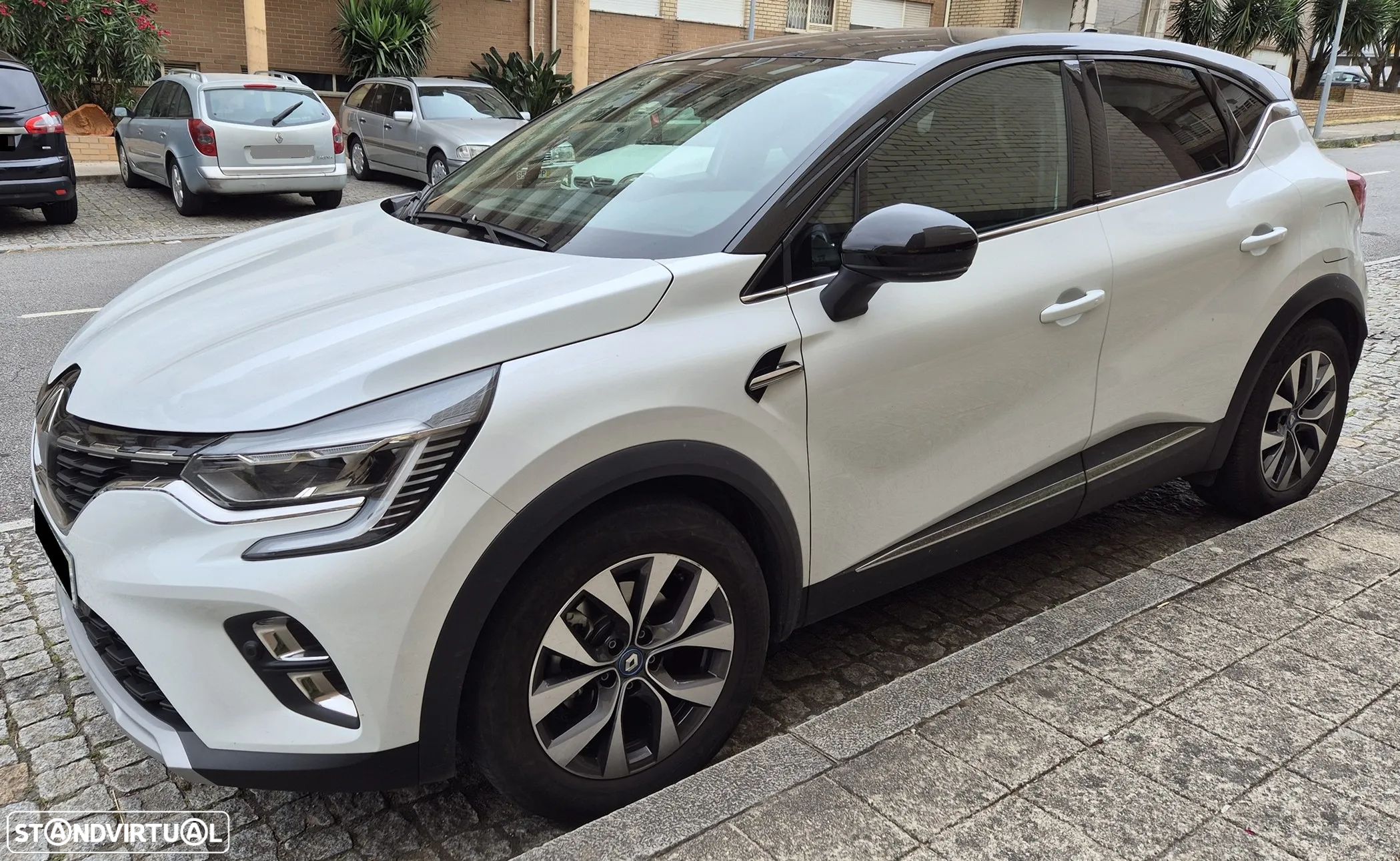 Renault Captur 1.6 E-Tech Plug-In Exclusive - 1