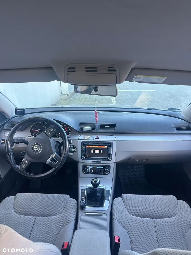 Volkswagen Passat 2.0 TDI Comfortline - 6