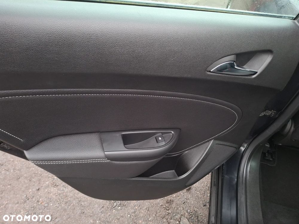 Opel Astra 1.7 CDTI Cosmo - 11