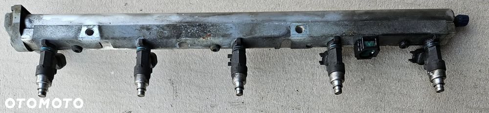 Volvo V50 2.5T 2.5 20V wtryskiwacz listwa wtryskowa 0280158096 8653891 - 1