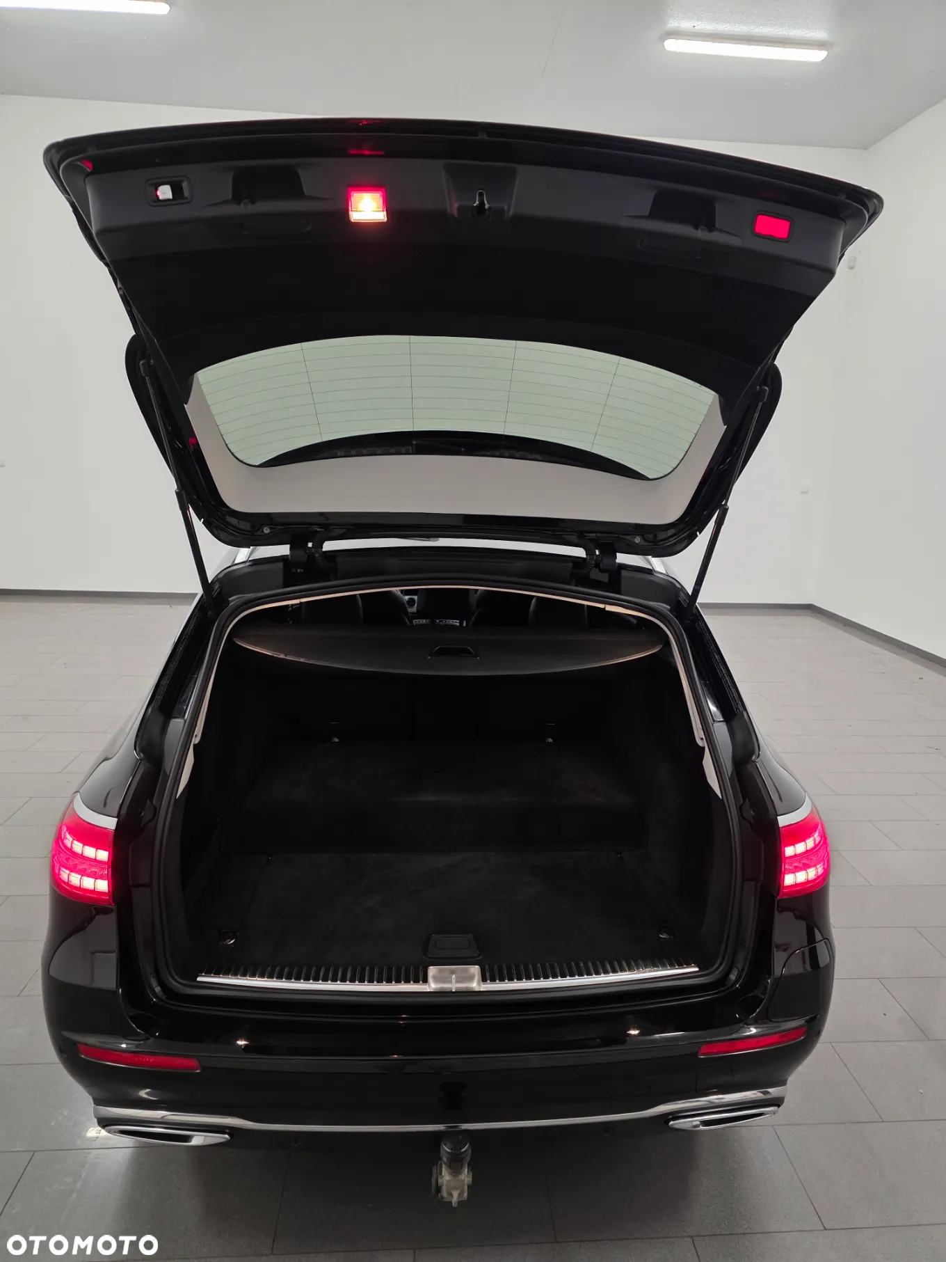 Mercedes-Benz Klasa E 220 d 4Matic 9G-TRONIC AMG Line - 38