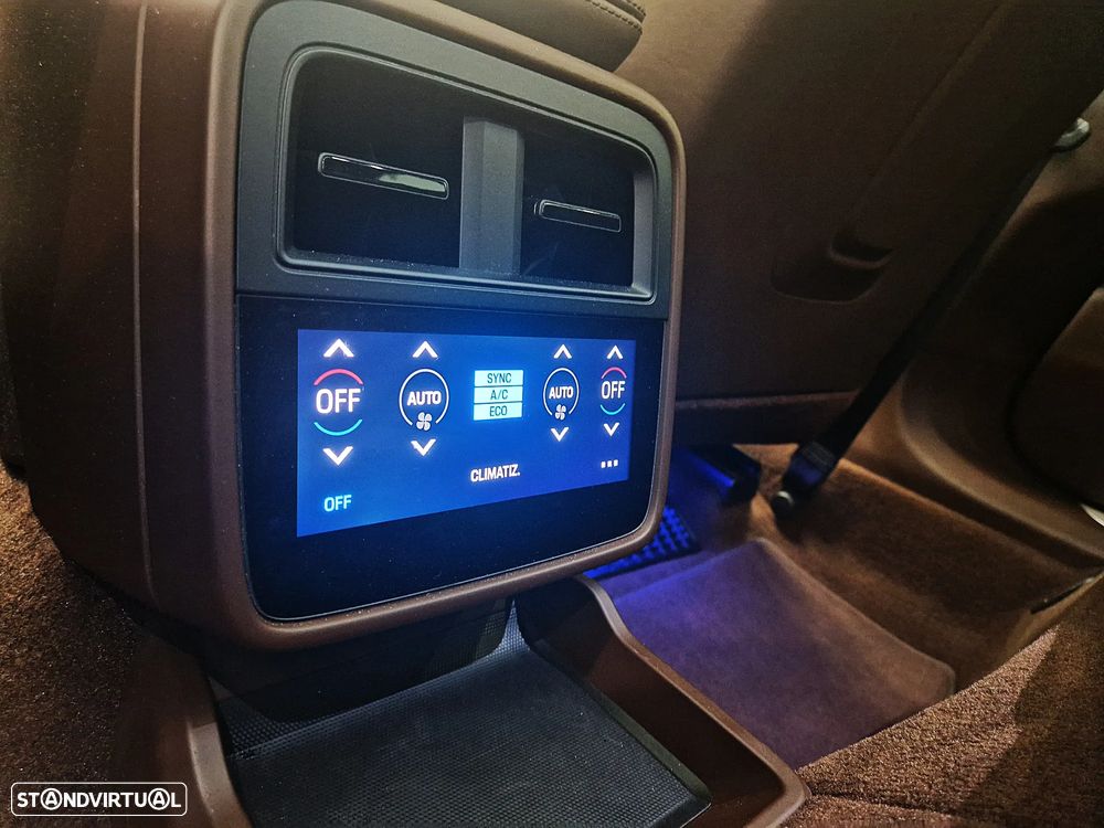 Porsche Taycan Cross Turismo 4S - 29