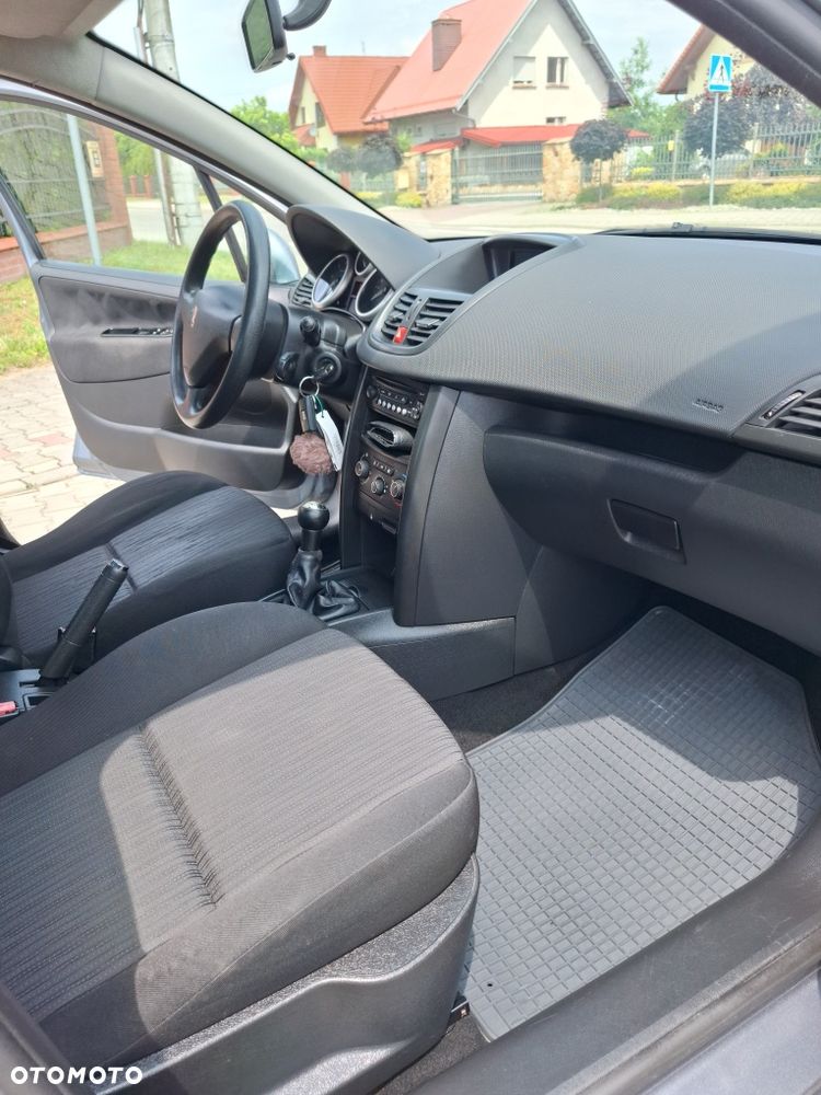 Peugeot 207 - 7