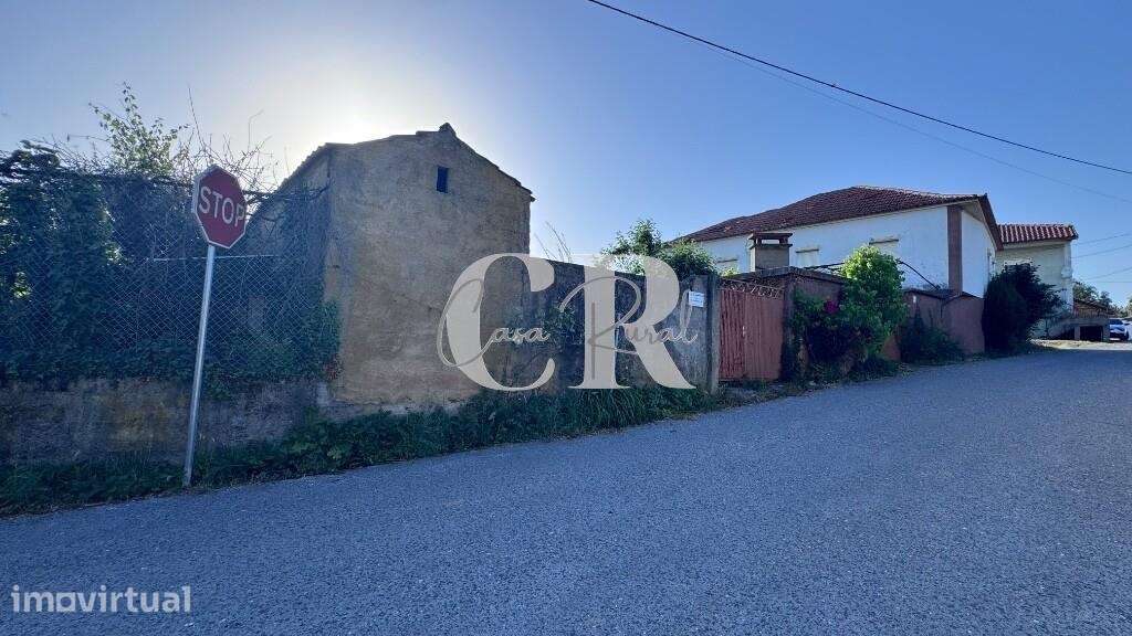 Moradia em pedra, com ruína, anexos, poço e terreno de cultura - Grande imagem: 3/50