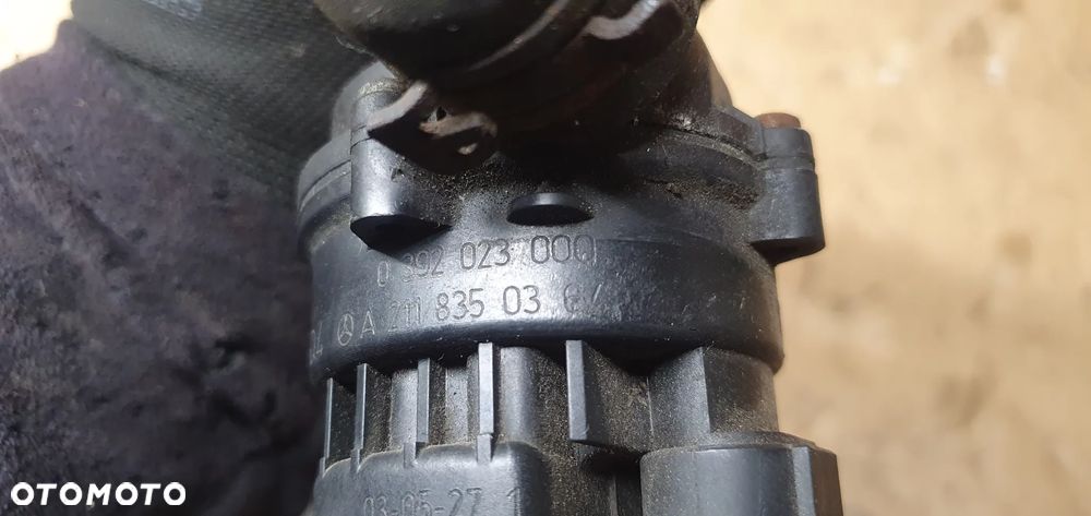 Dodatkowa pompka obiegu wody węże Mercedes E-Klasa W211 3.0 CDI A2118350364 A2118302515 - 9