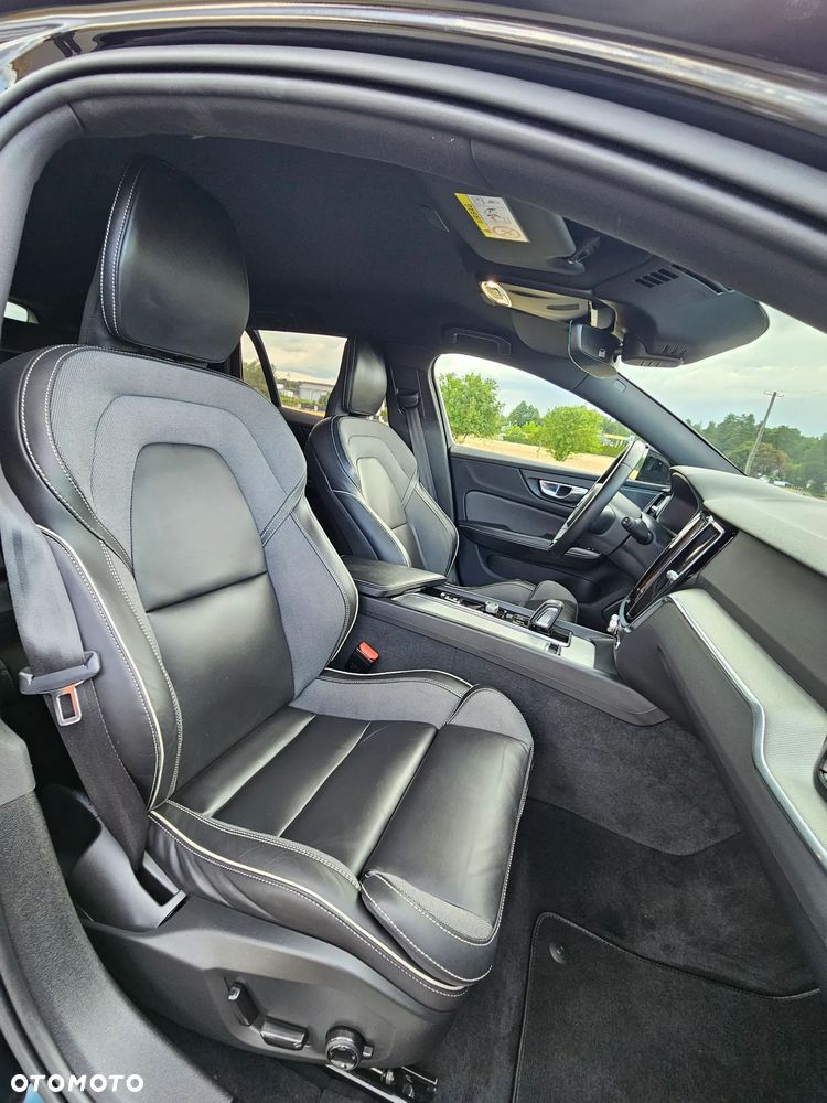Volvo V60 B4 D R-Design - 22