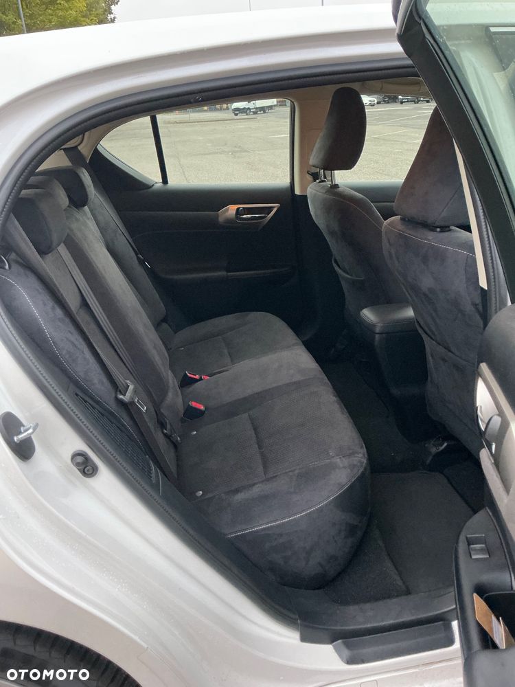 Lexus CT - 16