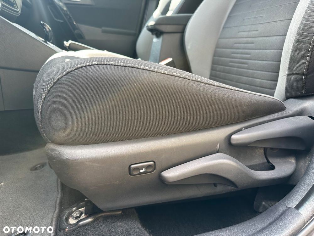 Toyota Auris Hybrid 135 Premium - 17