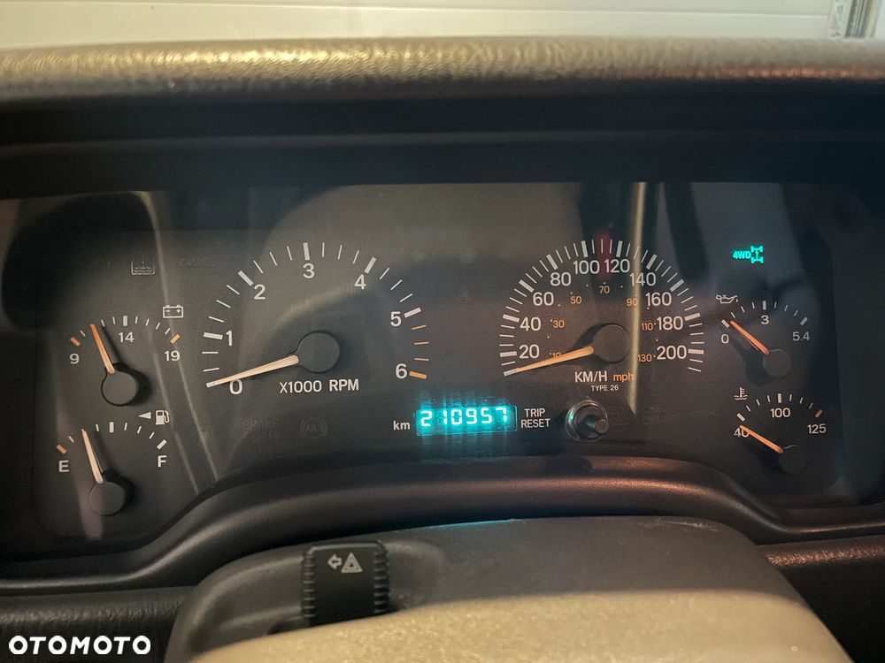 Jeep Cherokee 4.0 Limited - 14