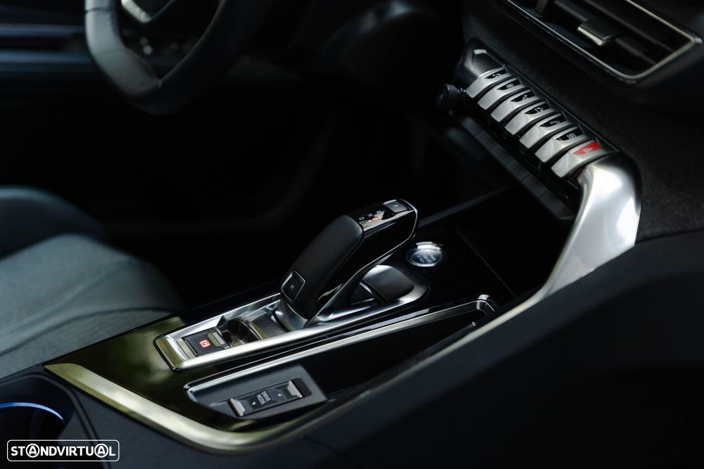 Peugeot 5008 1.2 PureTech Allure EAT8 - 26