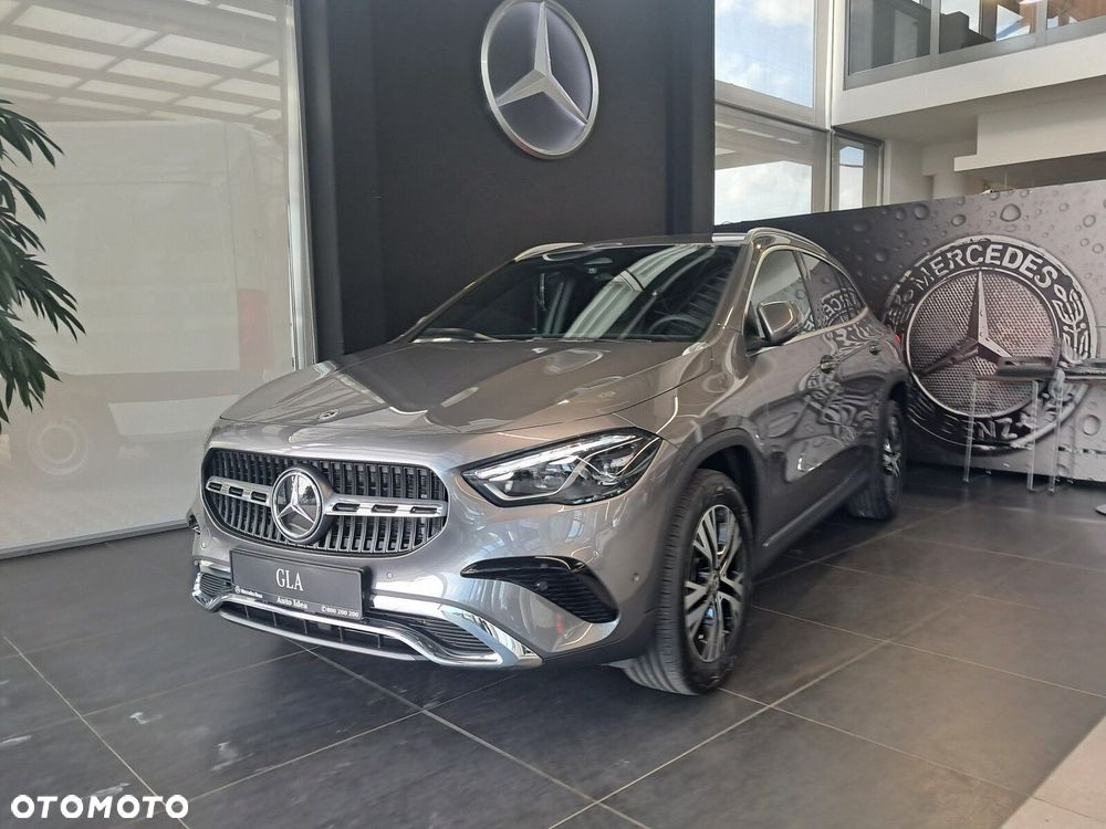 Mercedes-Benz GLA - 10