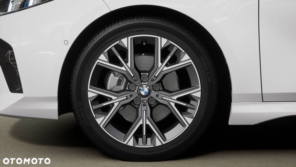 BMW Seria 1 120 mHEV - 13