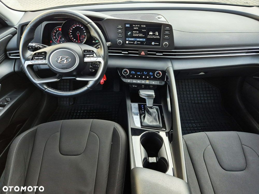 Hyundai Elantra - 10