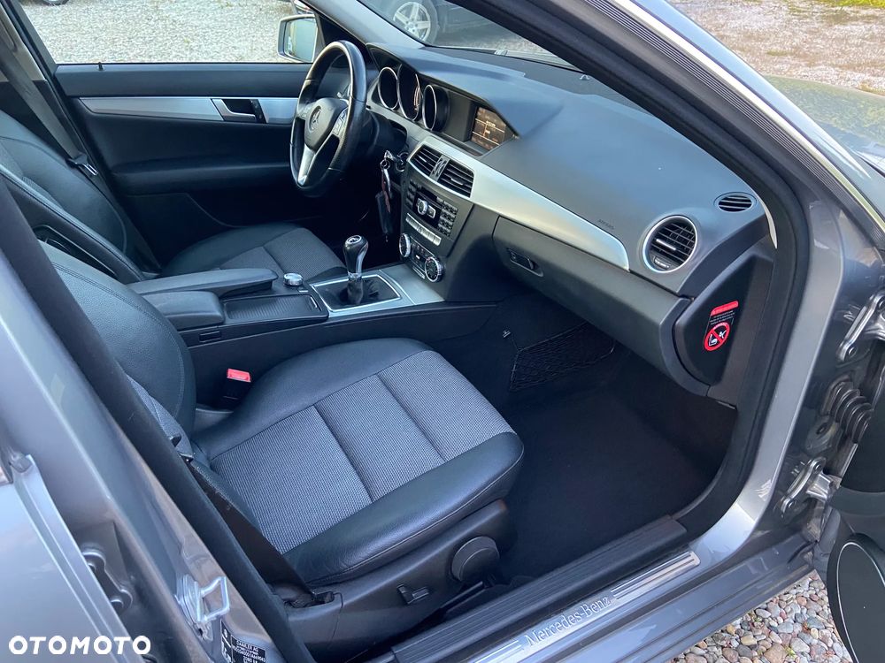 Mercedes-Benz Klasa C 180 CDI Avantgarde Edition - 23