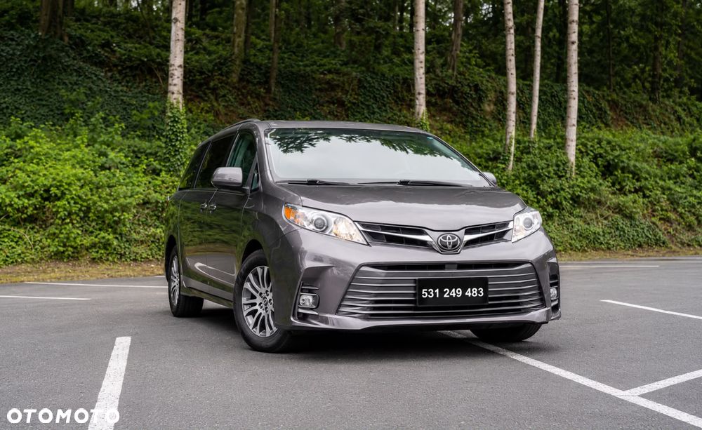 Toyota Sienna - 1