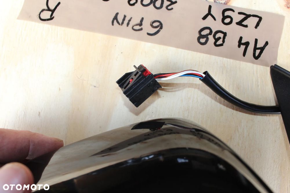LUSTERKO PRAWE AUDI A4 B8 6 PIN LZ9Y EU 2008 - 6