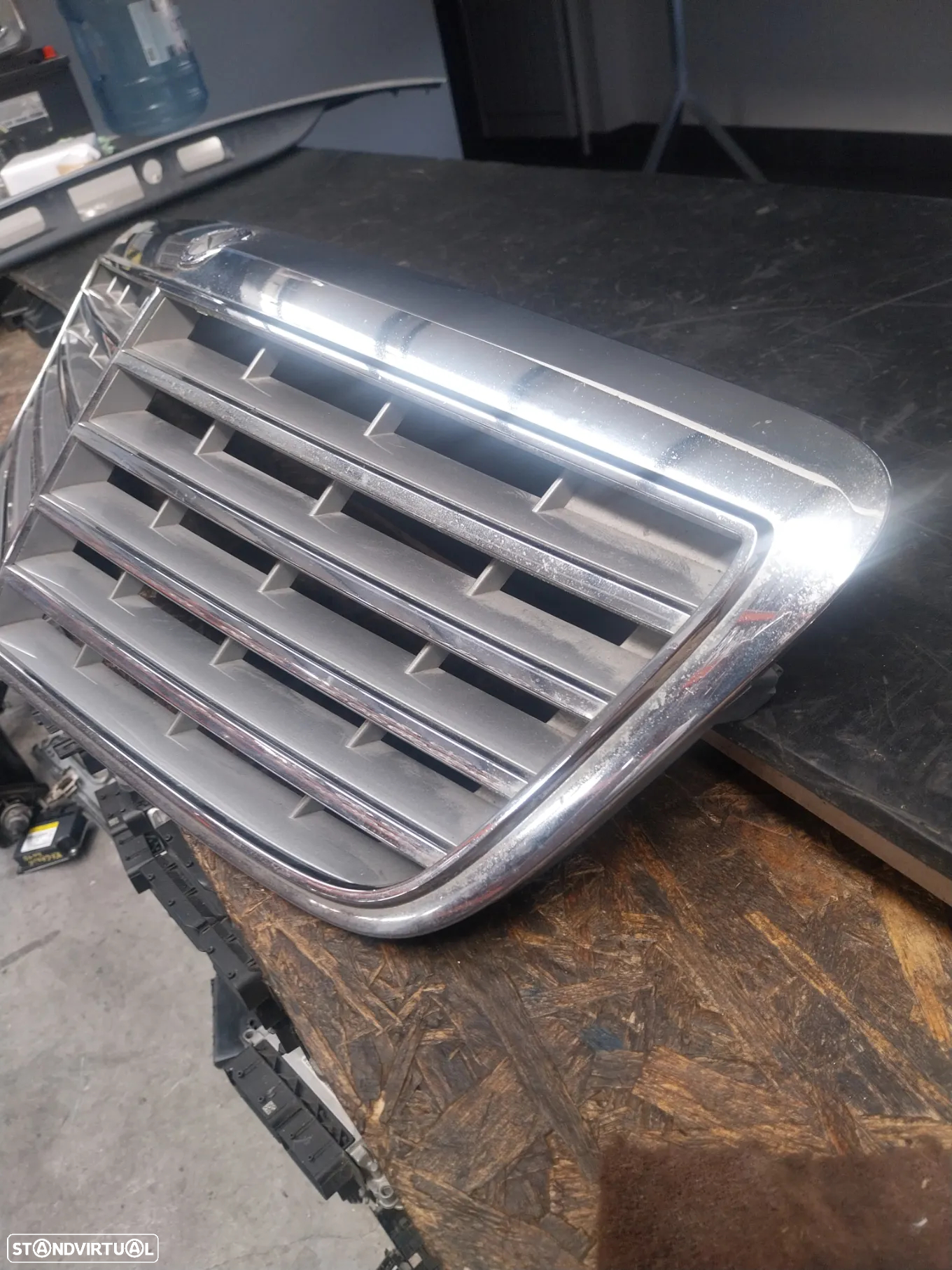 Grelha Mercedes-Benz W211 Ref:A211 880 17 83 - 3