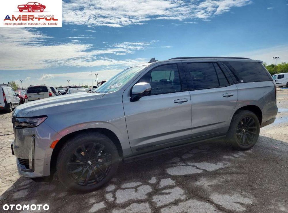 Cadillac Escalade - 1