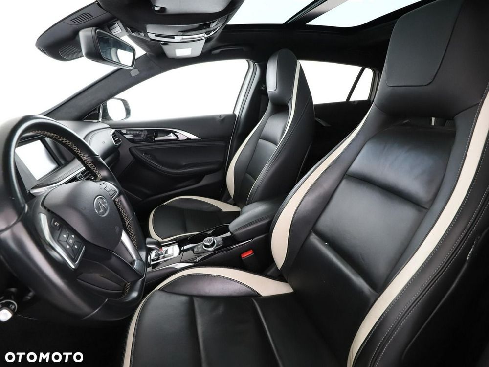 Infiniti Q30 1.6t DCT Sport - 14