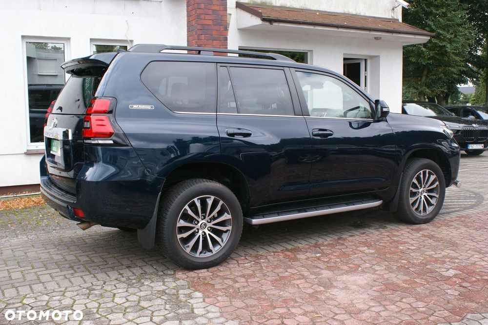 Toyota Land Cruiser - 22