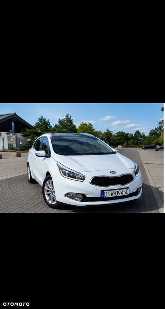 Kia Ceed 1.6 CRDi 128 Dream Team Edition - 1
