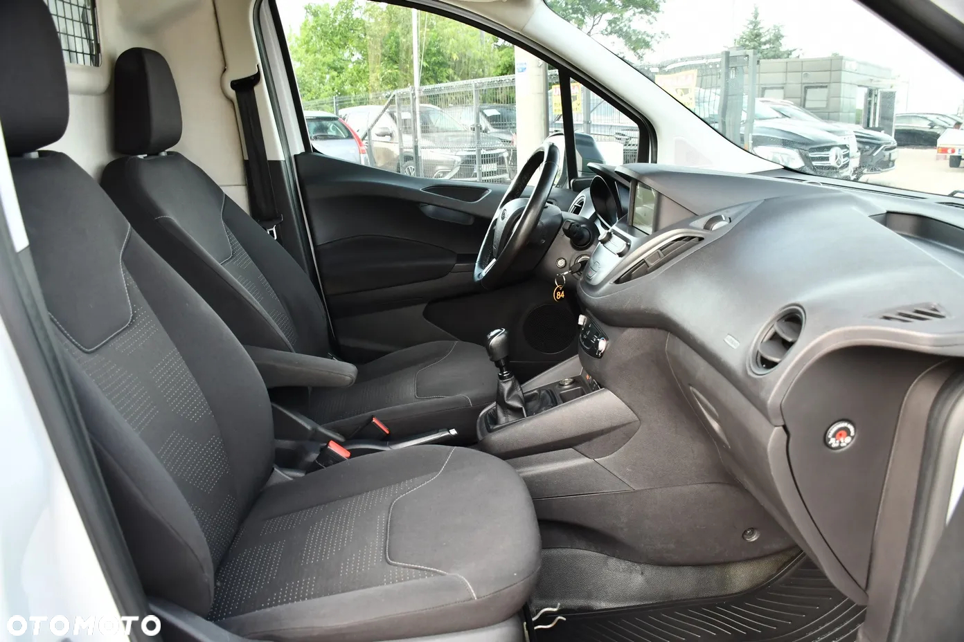 Ford Transit Courier - 33
