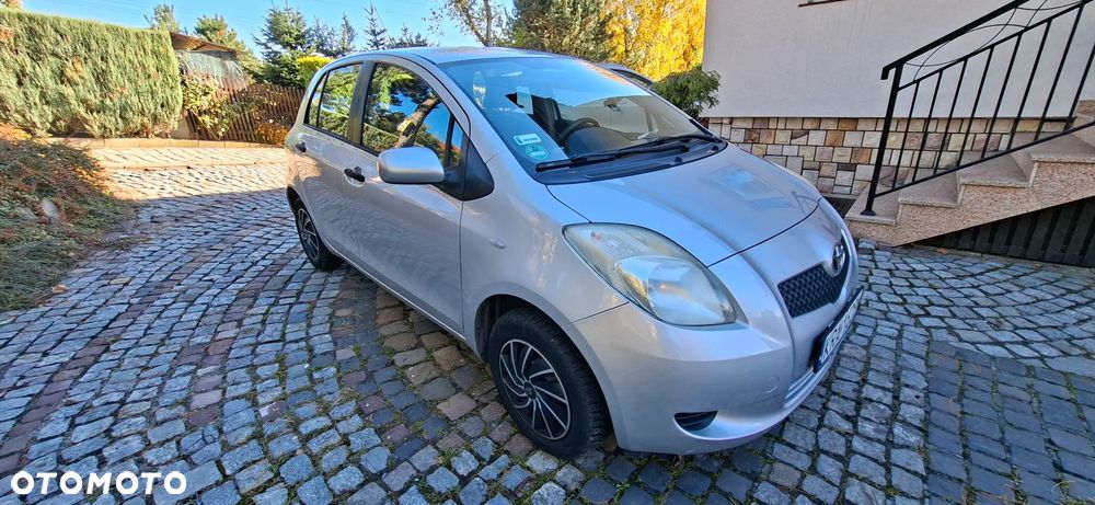 Toyota Yaris - 1