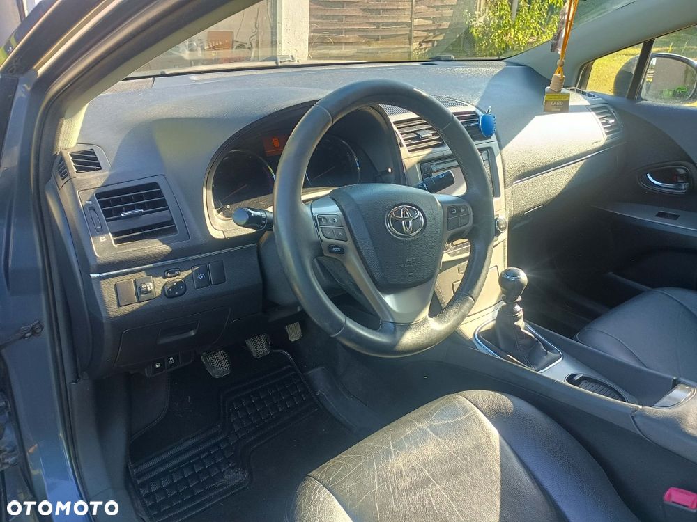 Toyota Avensis - 2