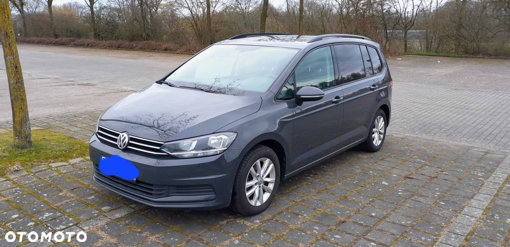 Volkswagen Touran - 1