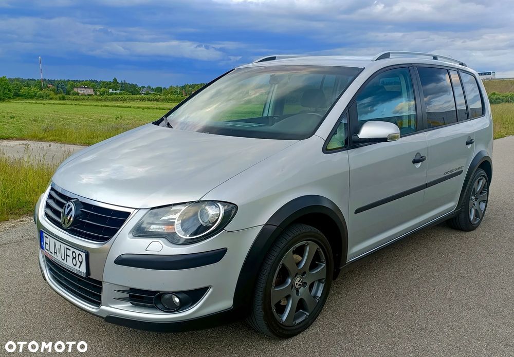 Volkswagen Touran 2.0 TDI DPF DSG Cross - 1