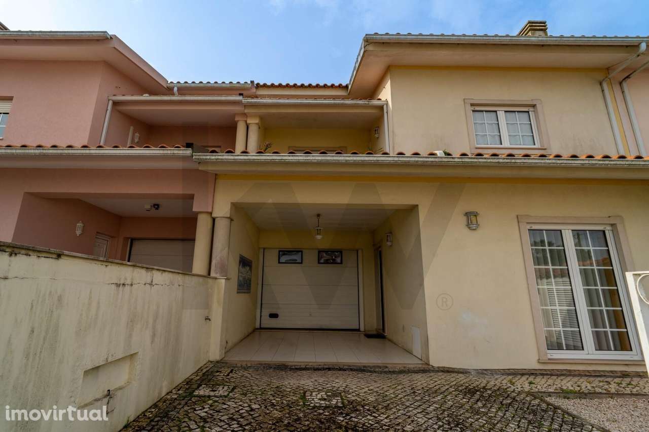 Moradia T4 Exclusiva: Conforto Moderno e Localização Privilegiada - Grande imagem: 4/49