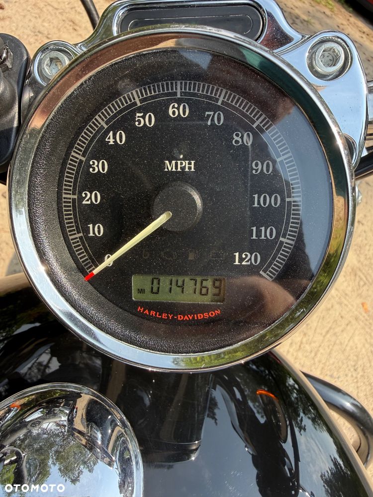 Harley-Davidson Sportster Custom 1200C - 11