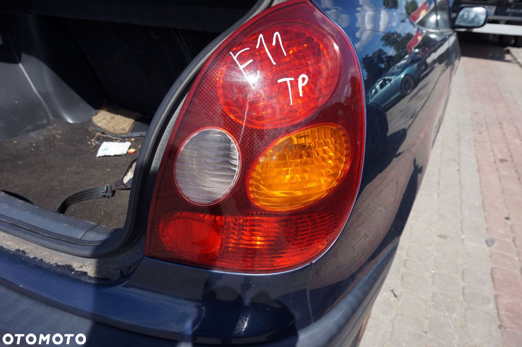LAMPA TYLNA PRAWA COROLLA E11 3D HB 81550-1E130 TOYOTA 1997-2002 - 1