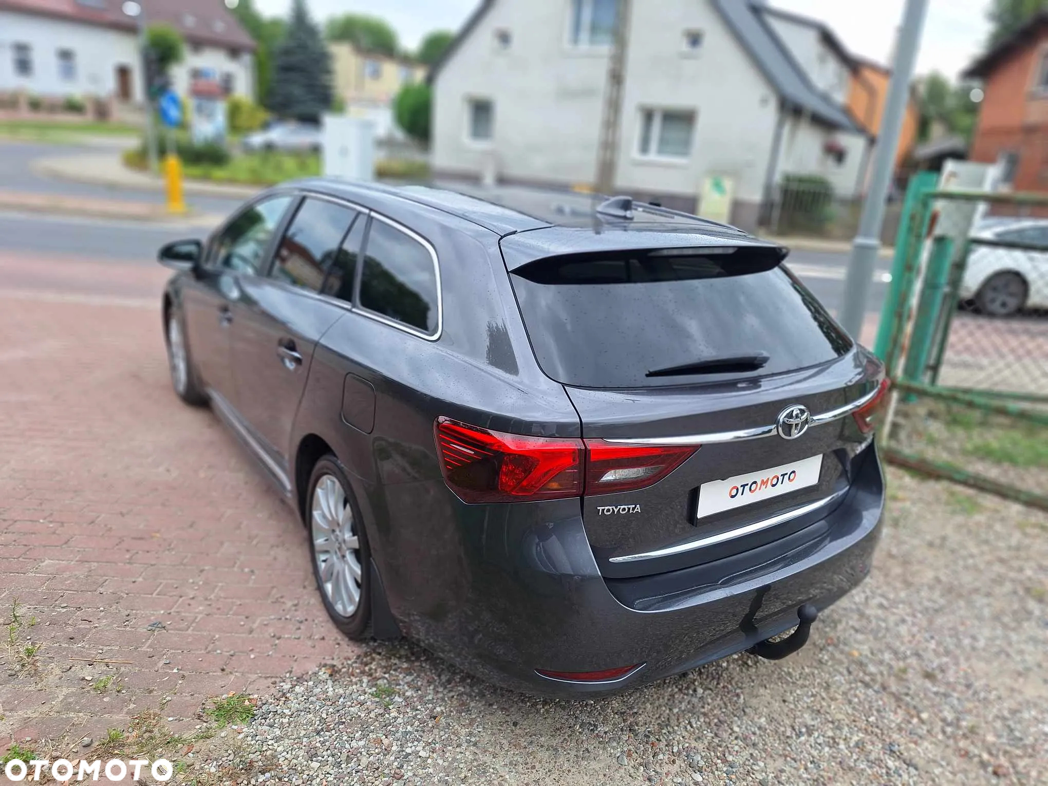 Toyota Avensis 2.0 D-4D Premium - 8