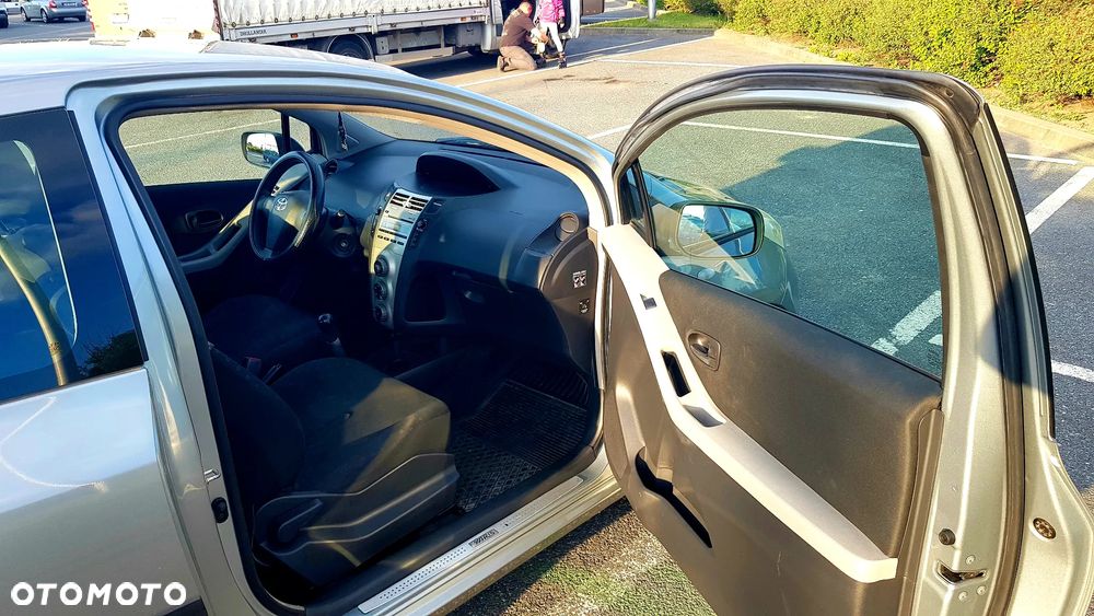 Toyota Yaris 1.0 Luna A/C - 22