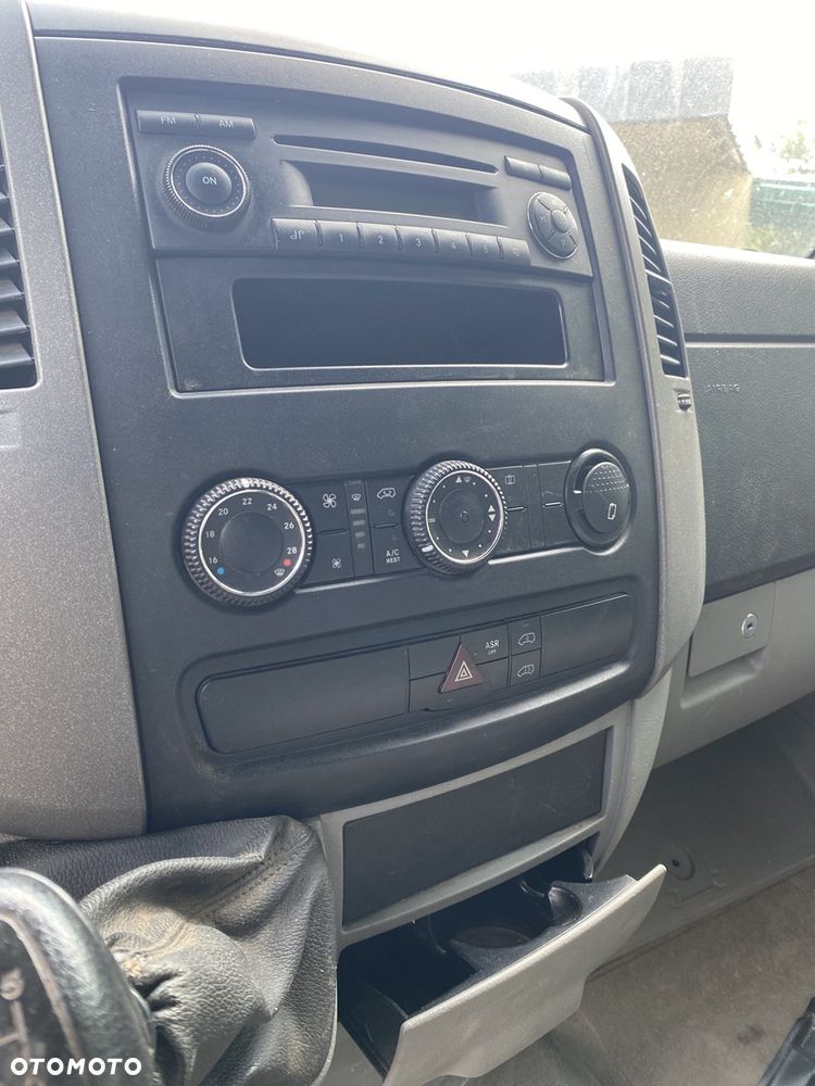 Volkswagen Crafter 2.5 Tdi 136KM Klima Sredniak 3.3m  2010/2011 Zadbany - 8