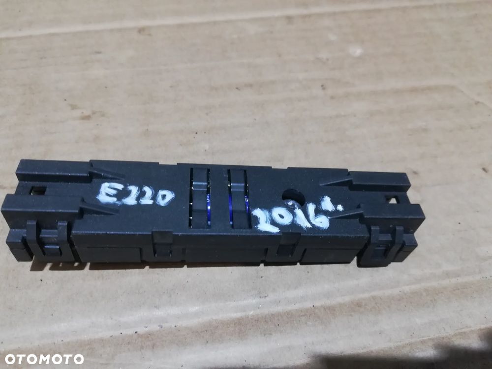 WZMACNIACZ ANTENOWY A2138201489 MERCEDES W238 W213 - 3