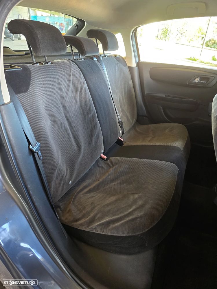 Citroën C4 1.4 16V SX - 8