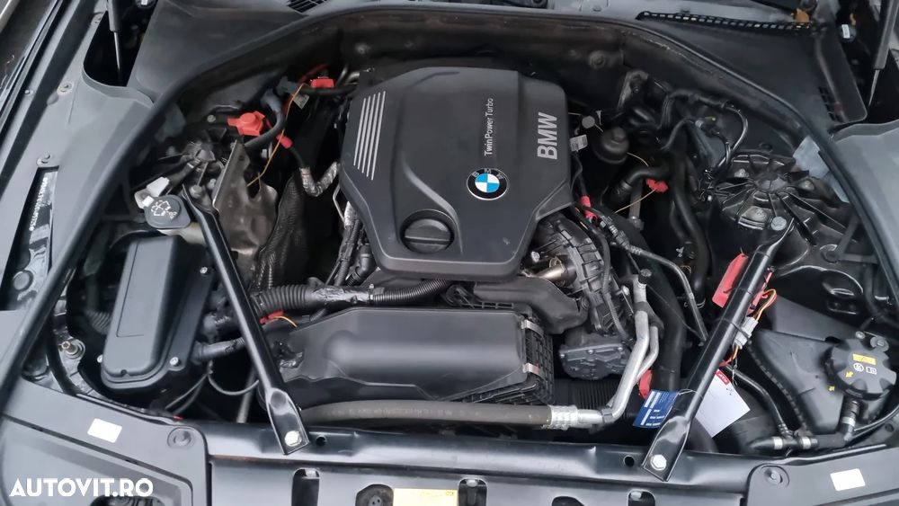 BMW Seria 5 520d Touring Aut. Luxury Line - 9