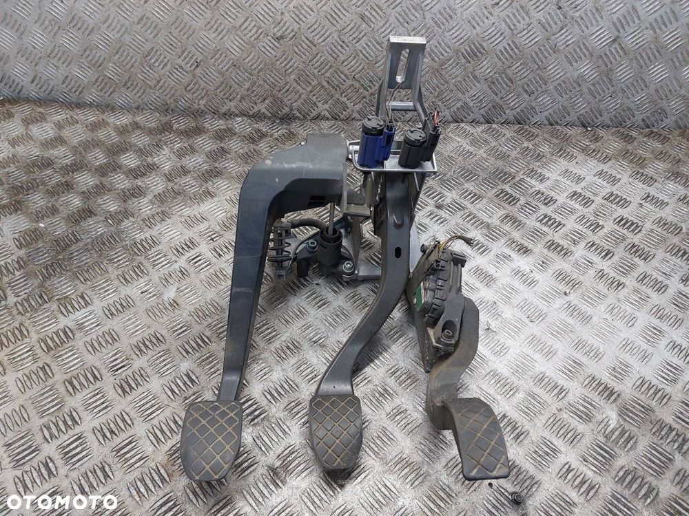 KOMPLET PEDAŁÓW AUDI A4 B6 8E1721117A 8E1721523A 8E0927189 8E0945515 - 1