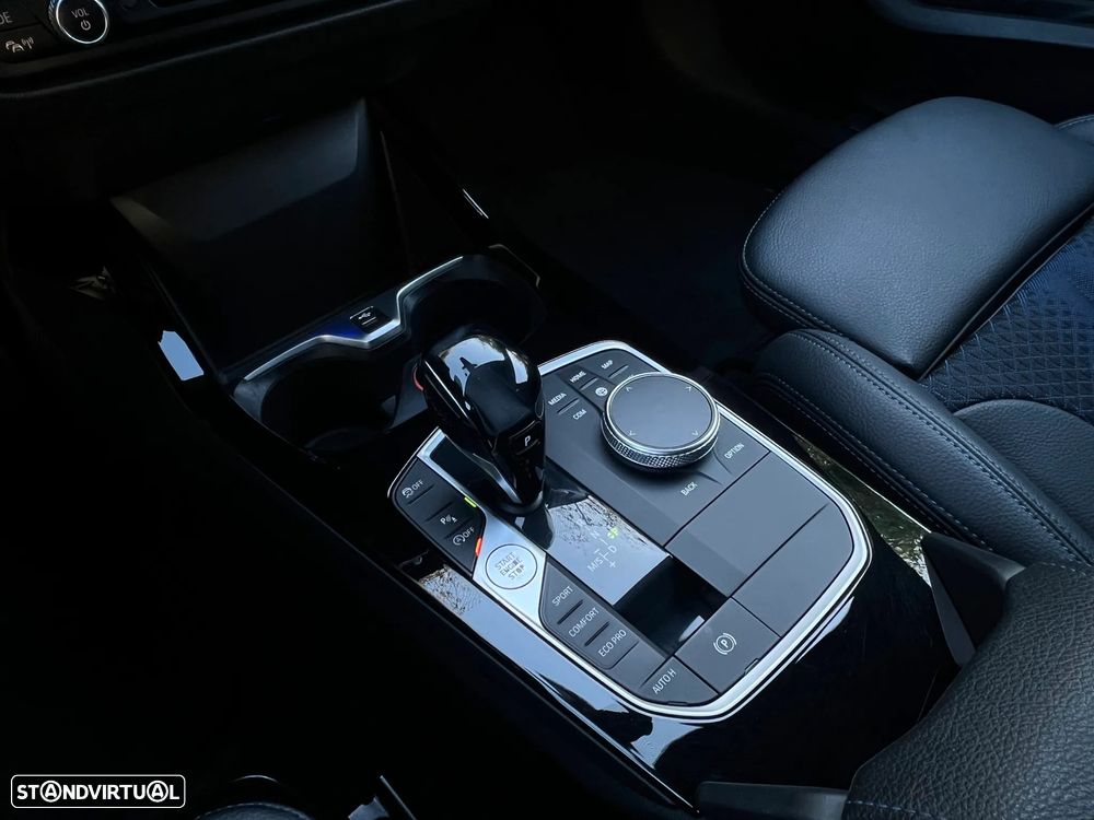 BMW 116 d Pack Desportivo M Auto - 24