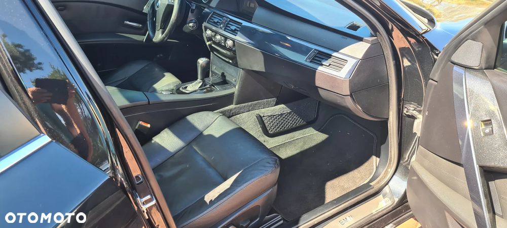 BMW Seria 5 525d - 12