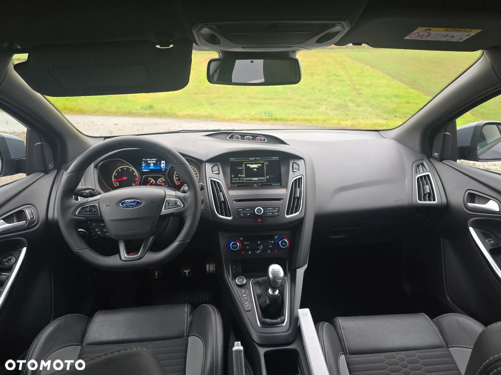 Ford Focus 2.0 EcoBoost ST mit Leder-Sport-Paket - 16