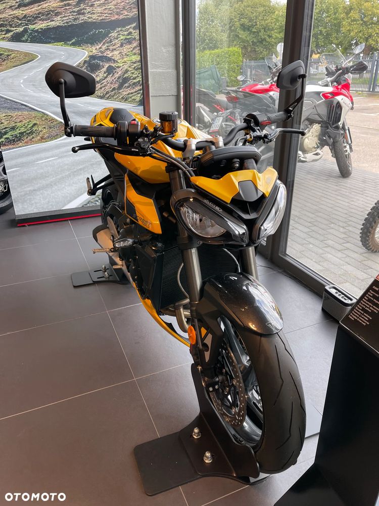 Triumph Street Triple - 12